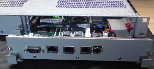 Frontview Appliance mit ausgezogenem Einschub